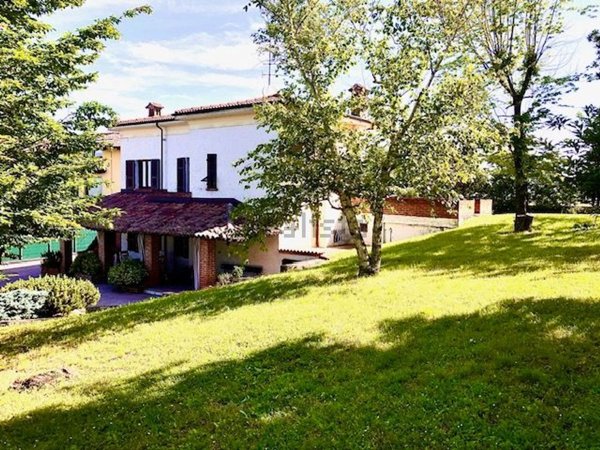 casa indipendente in vendita a Tortona in zona Castello