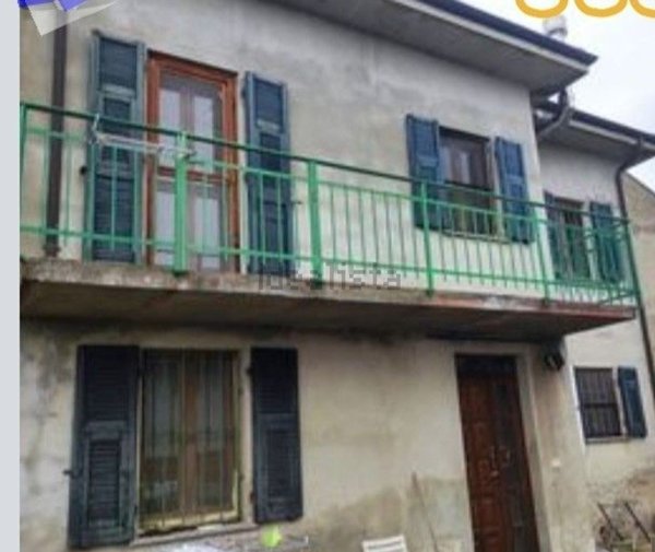 casa indipendente in vendita a Tortona