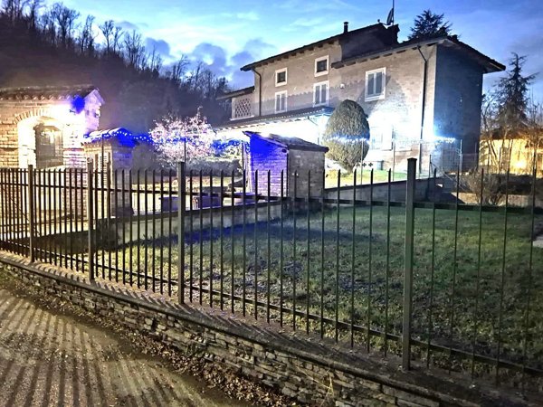 casa indipendente in vendita a Tortona