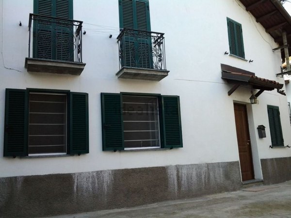 casa indipendente in vendita a Tortona