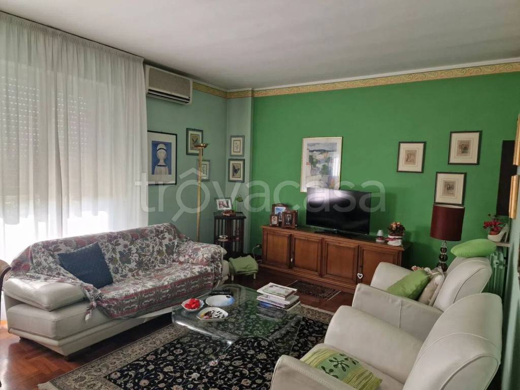 appartamento in vendita a Tortona in zona San Bernardino