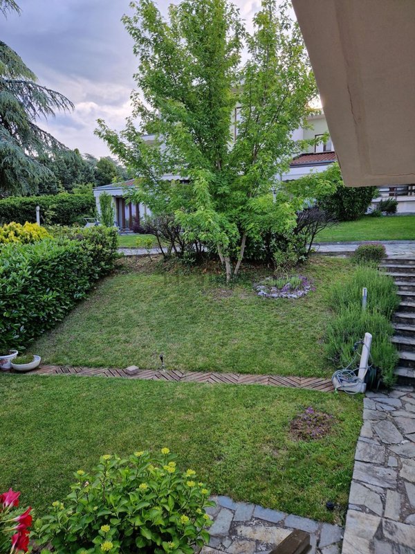 casa indipendente in vendita a Tortona in zona Vho