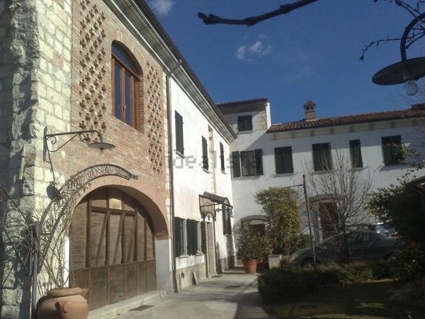 casale in vendita a Tortona in zona Mombisaggio