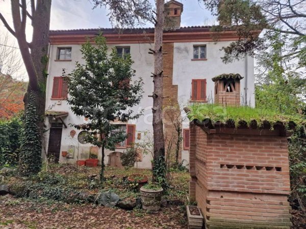 casa indipendente in vendita a Tortona