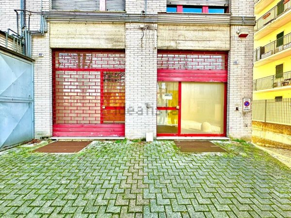 negozio in vendita a Tortona