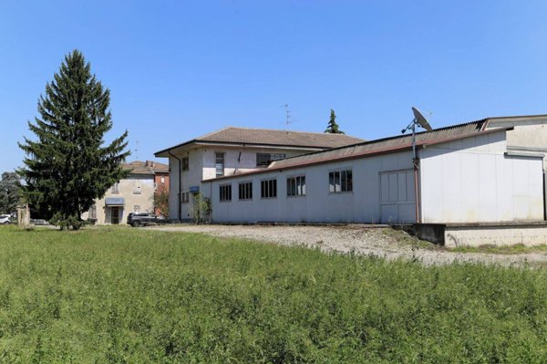 capannone in vendita a Tortona