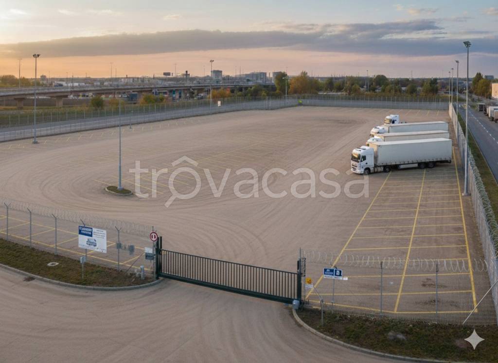 locale commerciale in vendita a Tortona