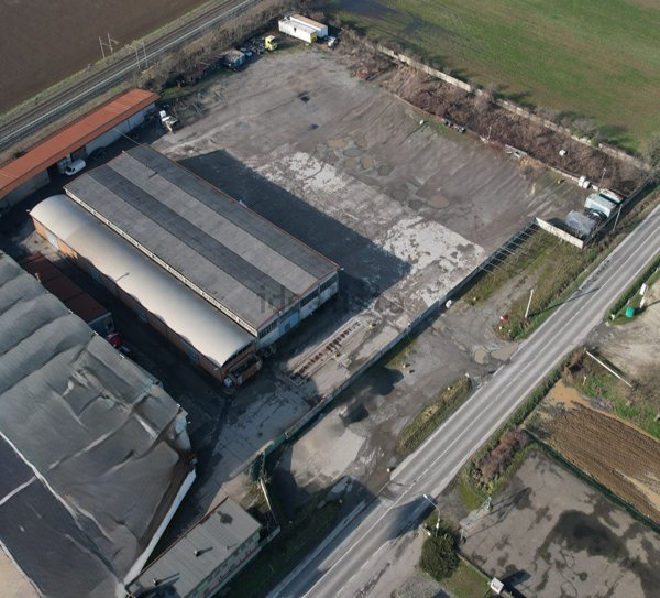 capannone in vendita a Tortona