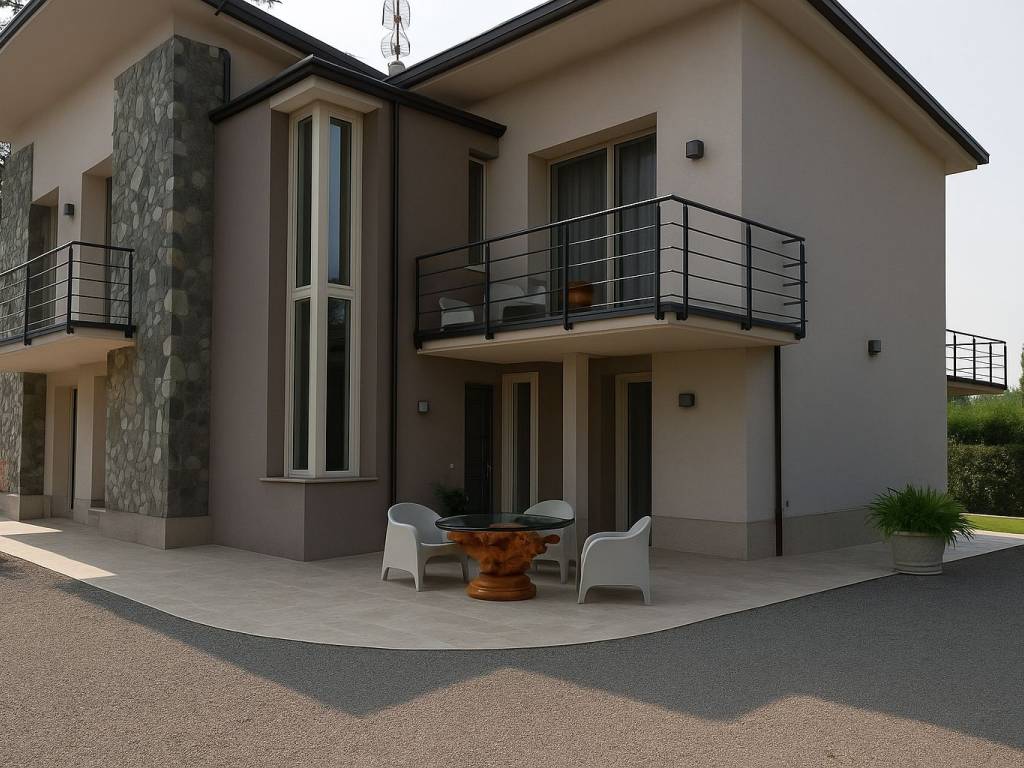 casa indipendente in vendita a Tortona