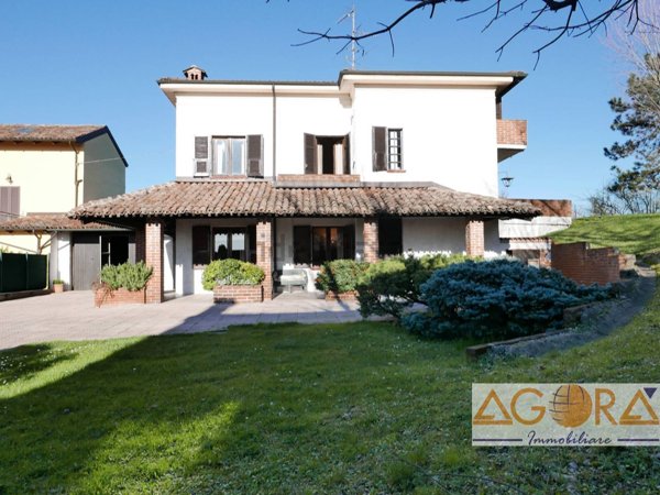 casa indipendente in vendita a Tortona in zona Castello