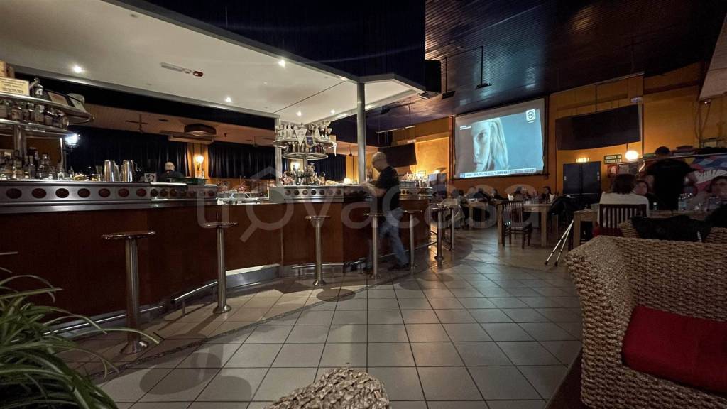 negozio in vendita a Tortona