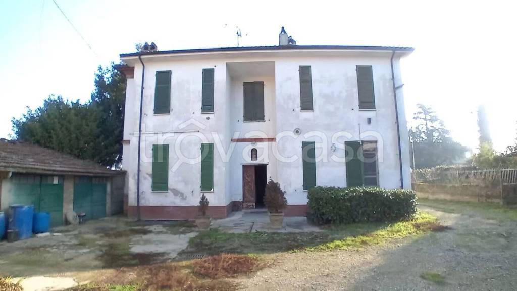 casa indipendente in vendita a Tortona