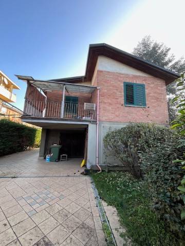 casa indipendente in vendita a Tortona in zona Centro Storico