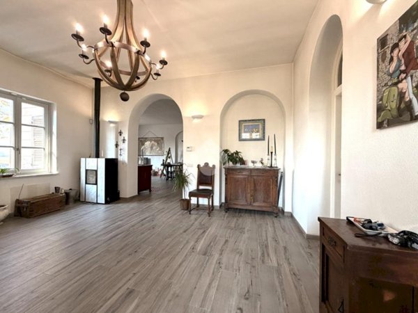 casa indipendente in vendita a Tortona