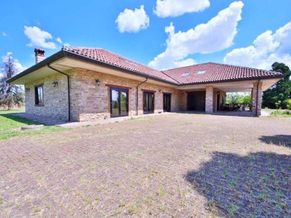 casa indipendente in vendita a Tortona in zona Oasi