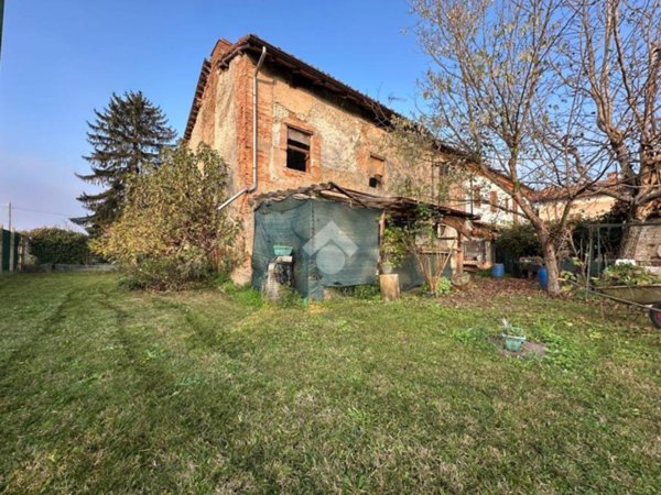 casa indipendente in vendita a Tortona