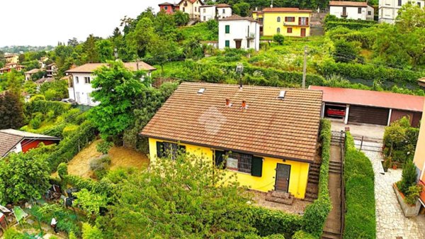 casa indipendente in vendita a Tortona