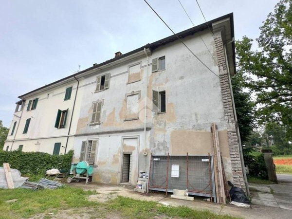 casa indipendente in vendita a Tortona