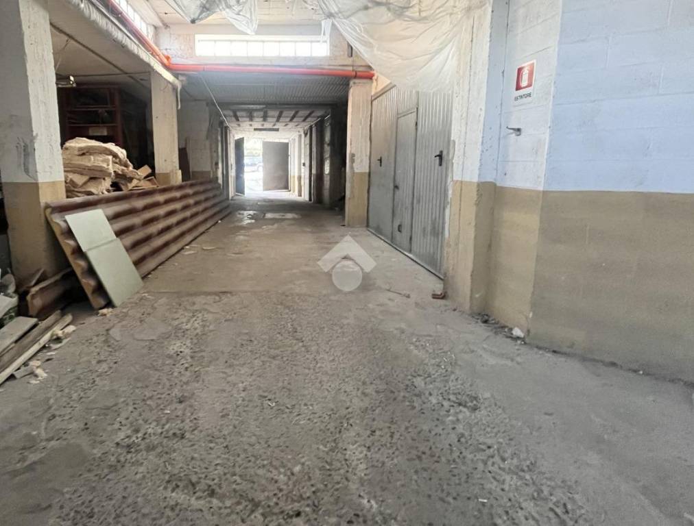 locale commerciale in vendita a Tortona