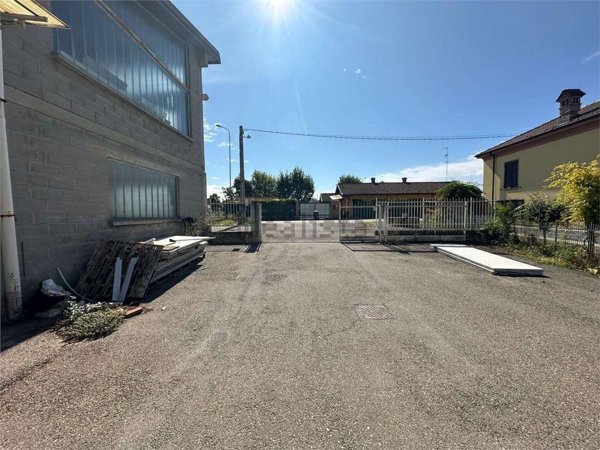 locale di sgombero in vendita a Tortona