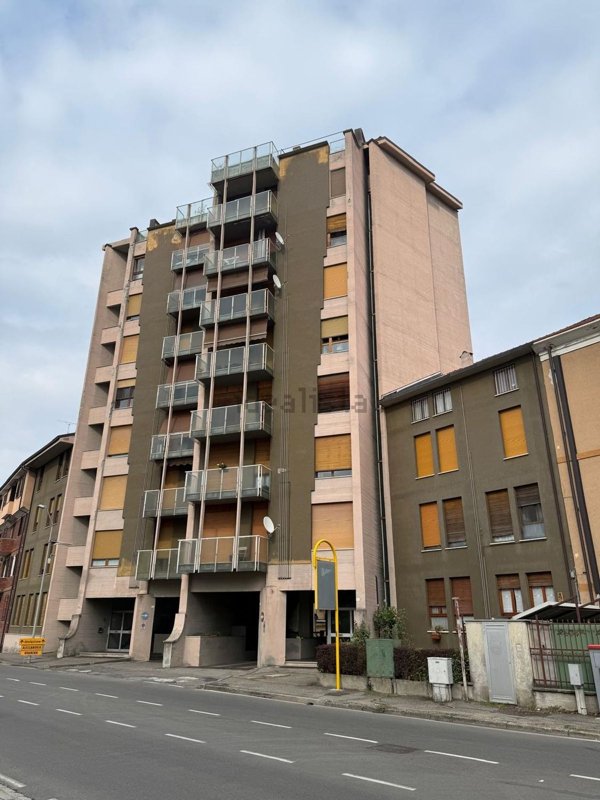 appartamento in vendita a Tortona in zona San Bernardino