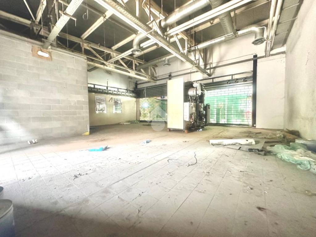 negozio in vendita a Tortona