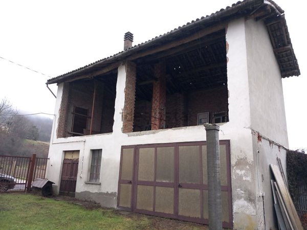casa indipendente in vendita a Tortona