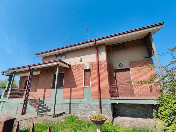 casa indipendente in vendita a Tortona
