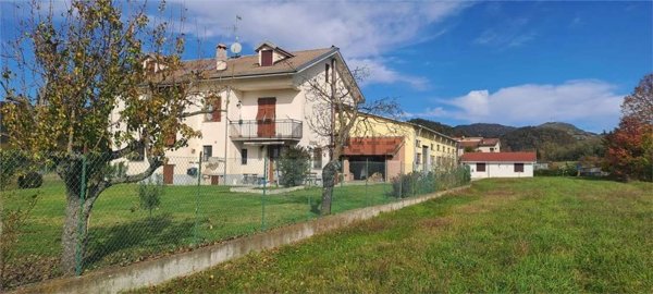 casa indipendente in vendita a Tortona