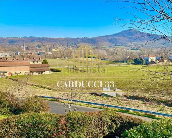 casa indipendente in vendita a Tortona