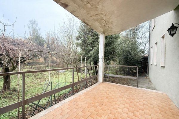 casa indipendente in vendita a Tortona