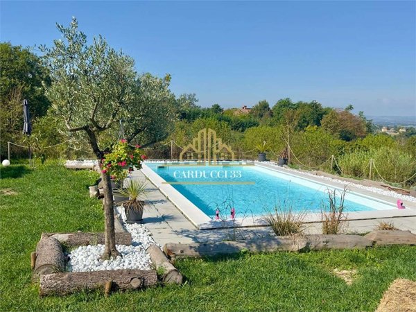 casa indipendente in vendita a Tortona