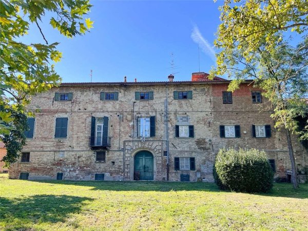 casa indipendente in vendita a Tortona