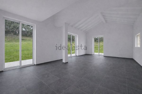 casa indipendente in vendita a Tortona