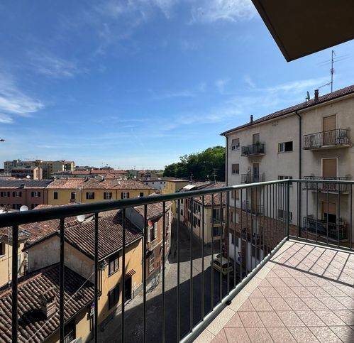 appartamento in vendita a Tortona in zona Centro Storico