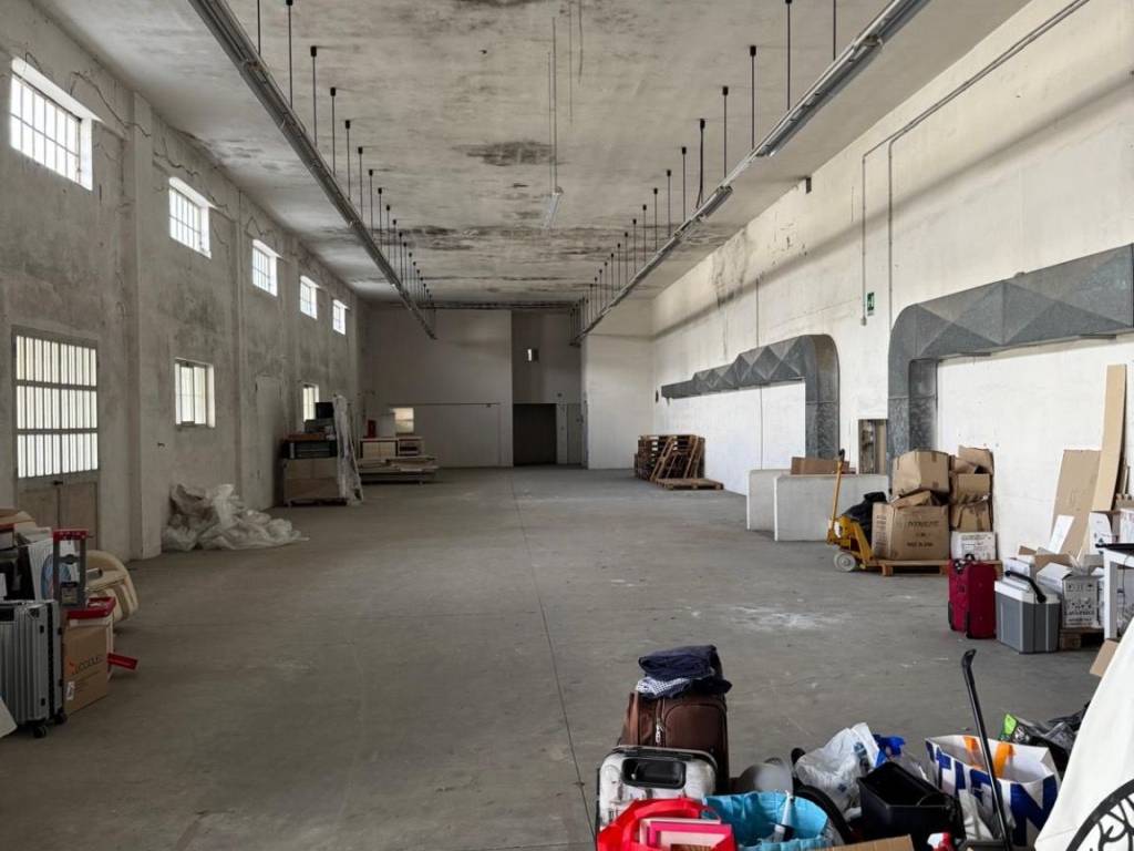 capannone in vendita a Tortona