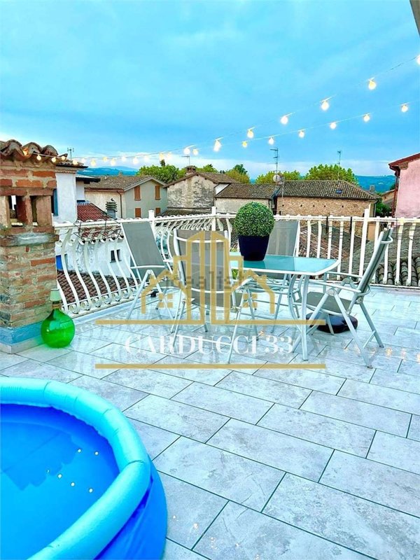 casa indipendente in vendita a Tortona