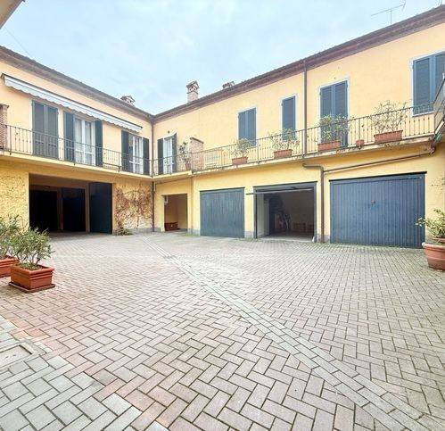 appartamento in vendita a Tortona in zona Centro Storico