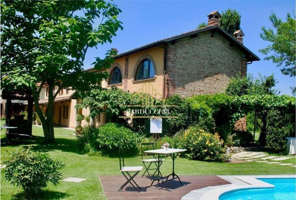 casa indipendente in vendita a Tortona