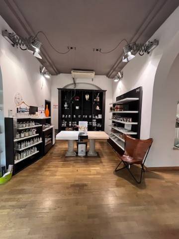 negozio in vendita a Tortona