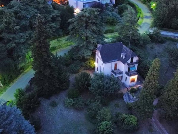 casa indipendente in vendita a Tortona in zona Castello