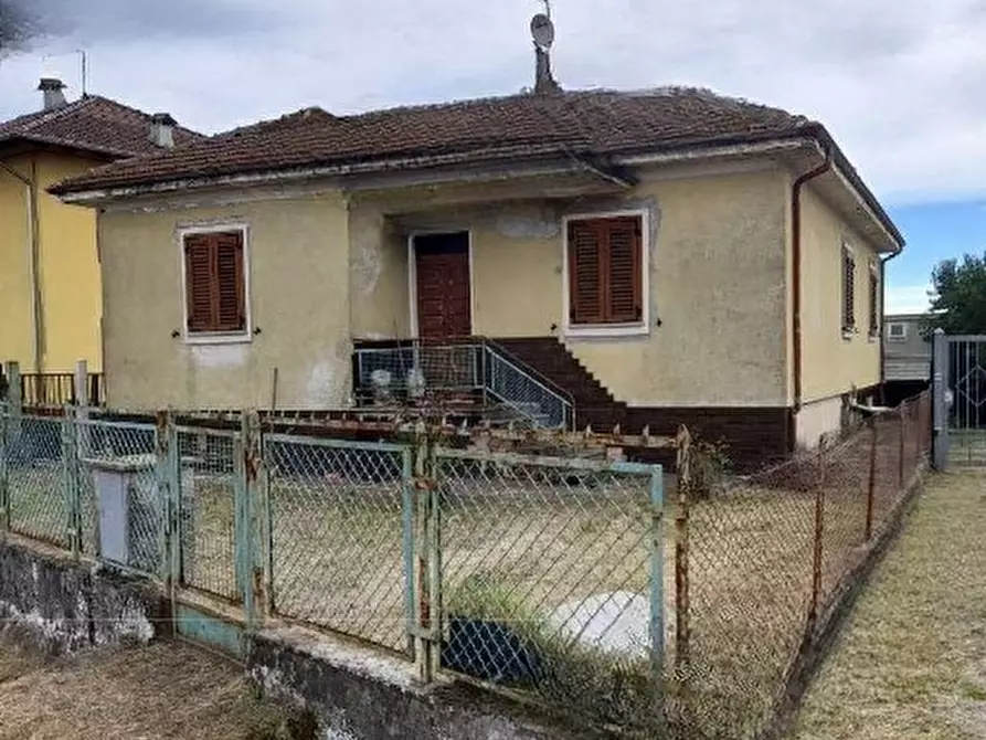 casa indipendente in vendita a Tortona