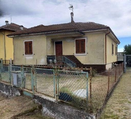 casa indipendente in vendita a Tortona in zona Rivalta Scrivia