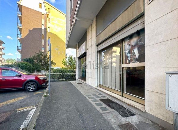 locale commerciale in vendita a Tortona