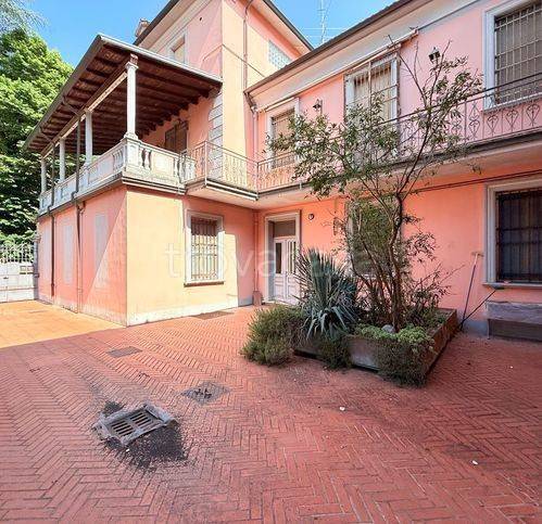 casa indipendente in vendita a Tortona