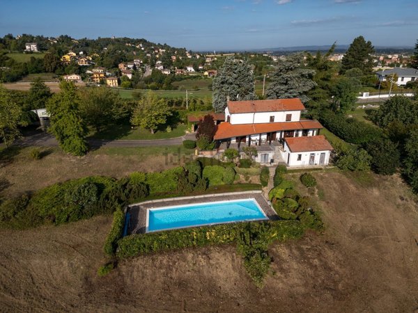 casa indipendente in vendita a Tortona