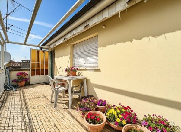 casa indipendente in vendita a Tortona in zona Centro Storico