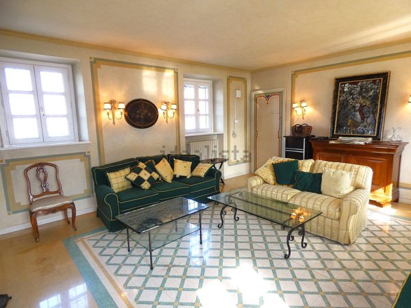 casa indipendente in vendita a Tortona