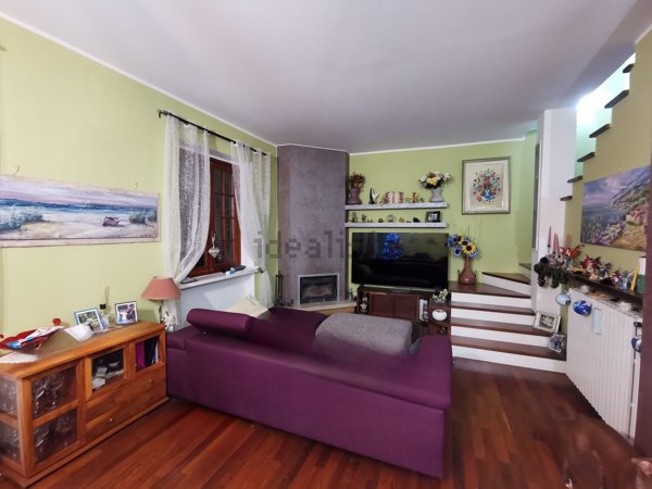 casa indipendente in vendita a Tortona