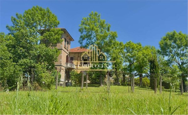 casa indipendente in vendita a Tortona